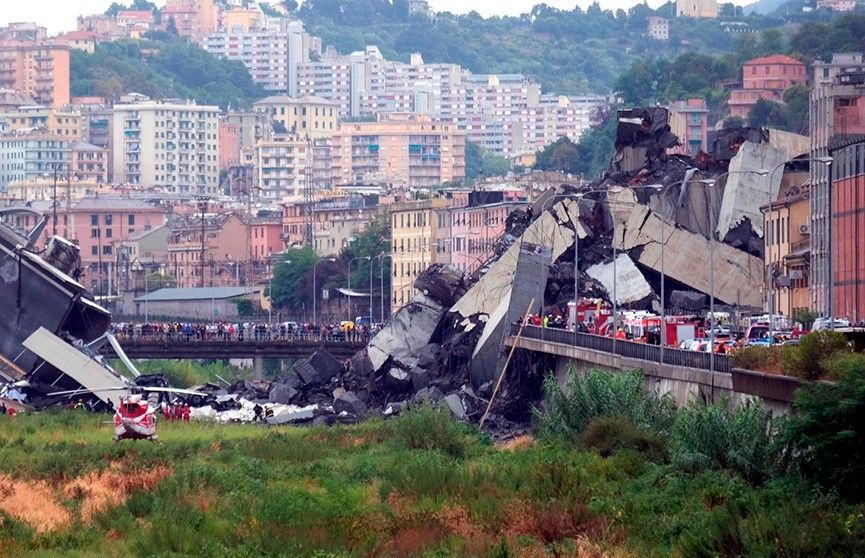В Генуе обрушился автомобильный мост: операция по спасению людей не прекращается