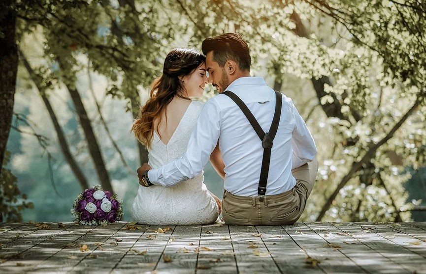 На Кипре запретили поцелуи на свадьбах
