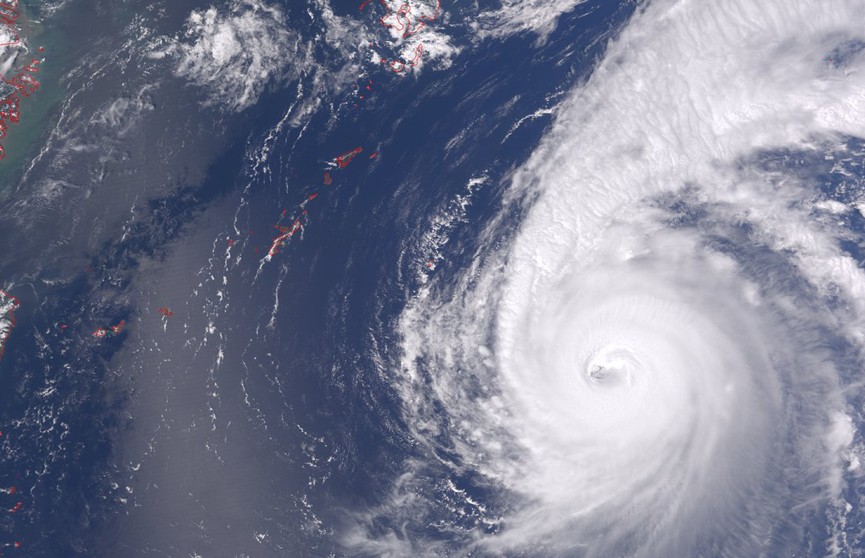 К Японии приближается мощный тайфун