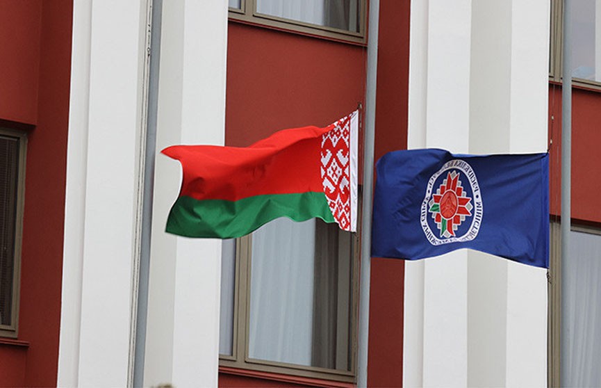 МИД Республики Беларусь приспустило флаги в знак скорби по жертвам теракта в России