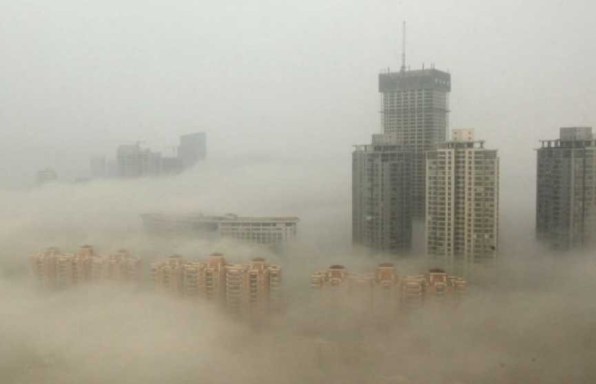 Плотный туман накрыл китайский город Чунцин