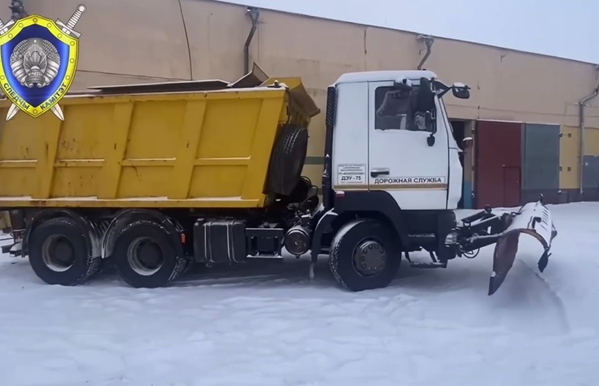 В Дрибине погиб водитель снегоуборочной техники – он упал на крутящийся шнек