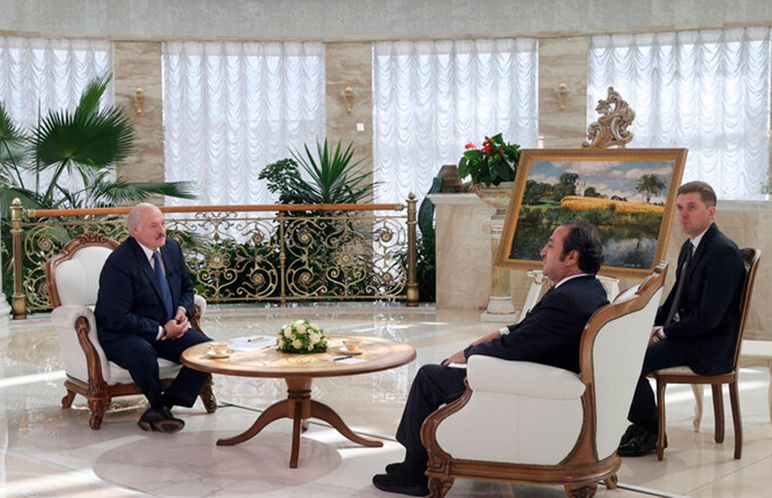 Лукашенко сравнил санкции с удавкой, которую попытались набросить на шею Беларуси