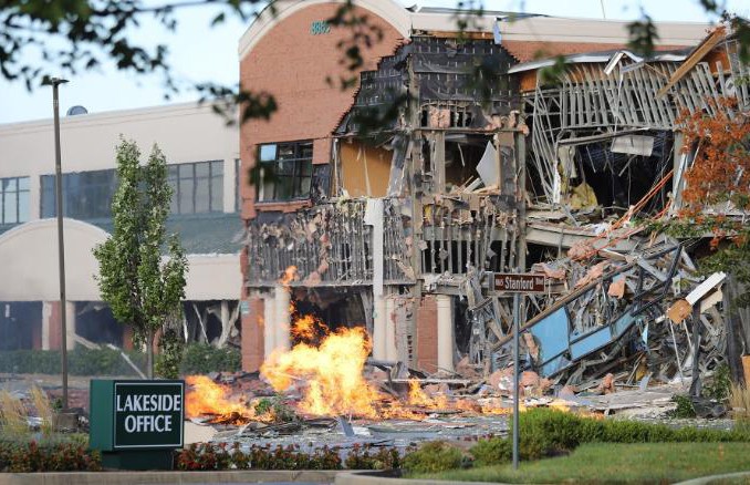 Торговый центр частично обрушился после взрыва газа в США