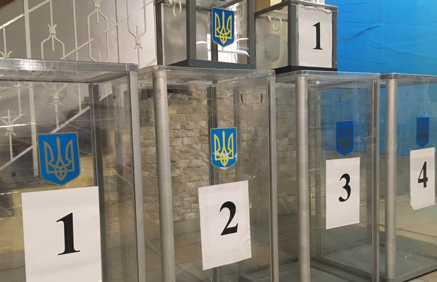 Президентские выборы в Украине: на участки поступили первые бюллетени (ФОТО)