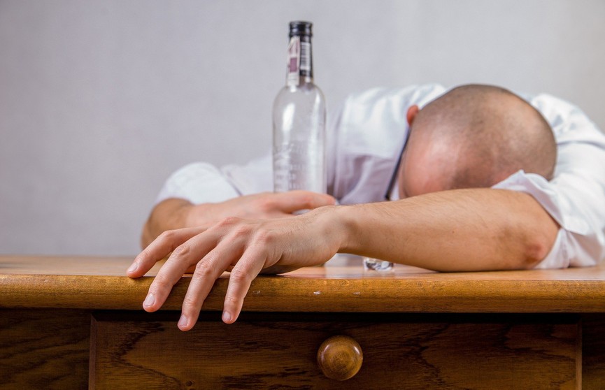 Нарколог рассказал о влиянии алкоголя на коронавирус