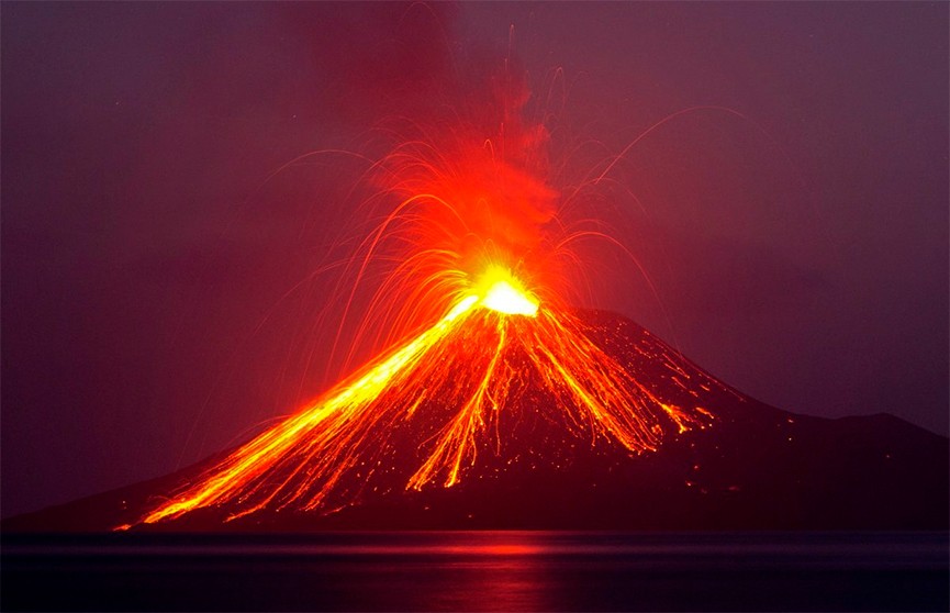 В Индонезии проснулся вулкан Анак-Кракатау