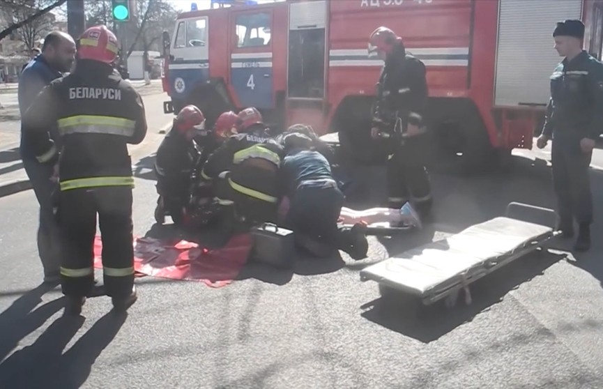 Toyota сбила пешехода в Гомеле: у девушки черепно-мозговая травма, ушибы локтя и колена