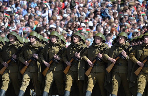 Подготовка ко Дню Победы: около 500 военных прошагали по центру Гродно