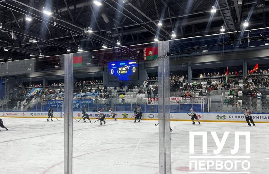 Александр Лукашенко посетил финал чемпионата города Минска по хоккею с шайбой