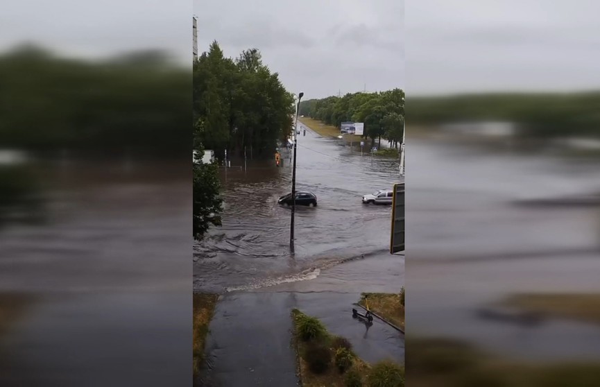 На Беларусь обрушились ливни с грозами. ВИДЕО