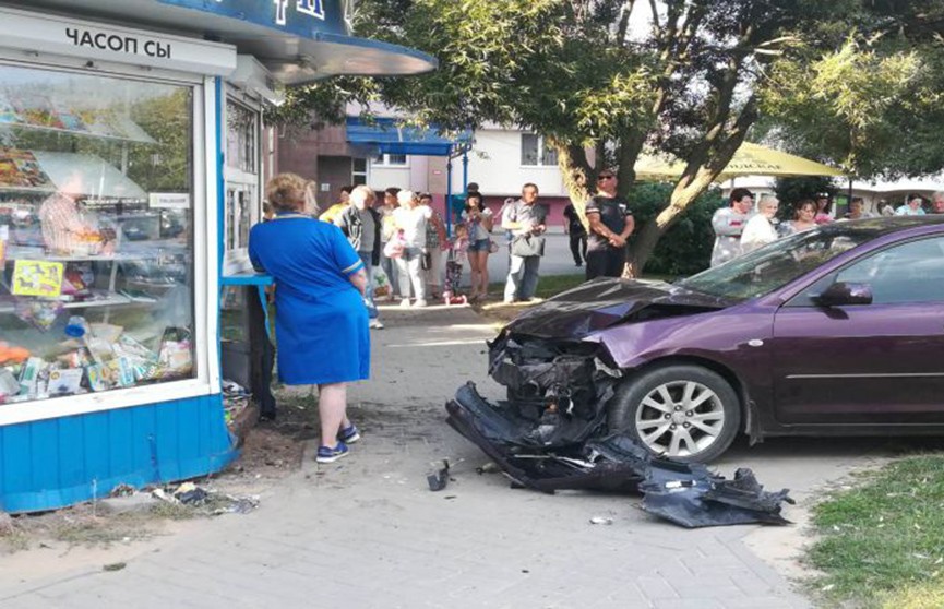ДТП в Гродно: авто буквально вдавило 6-летнюю девочку в киоск