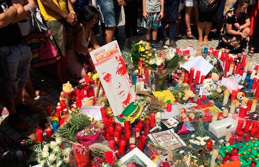 ​В Барселоне вспоминают погибших в теракте на улице Рамбла