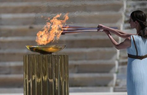 Олимпийский огонь передали Токио. Церемония прошла без зрителей