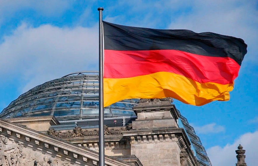 В центре Берлина немецкие политики устроили скандал из-за украинского флага