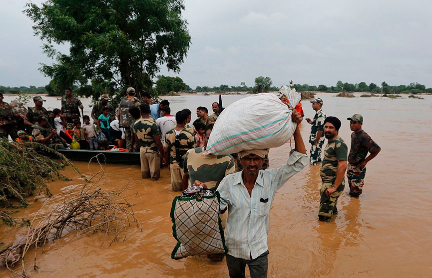 Проливные дожди обрушились на Индию