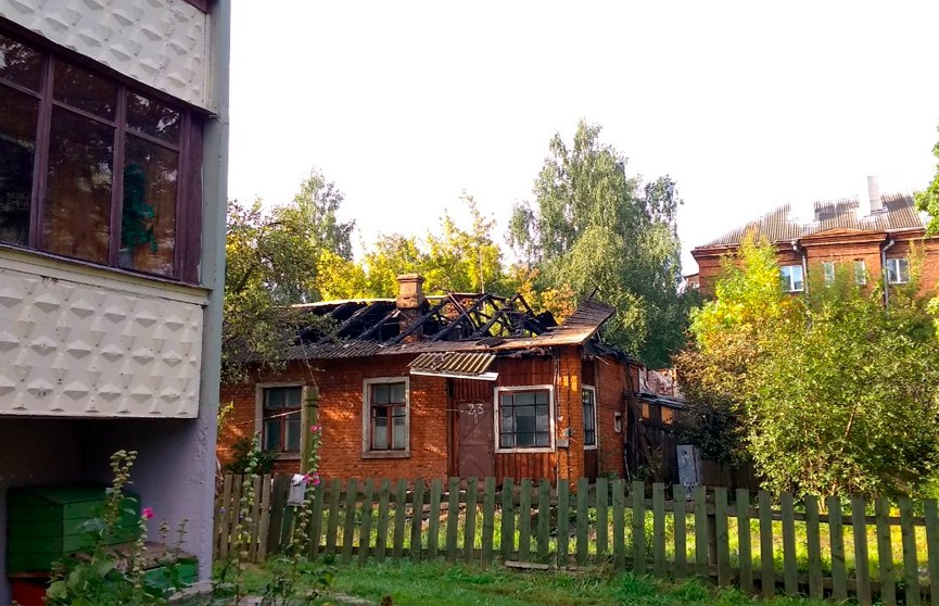 На переулке Кабушкина в Минске горел частный дом