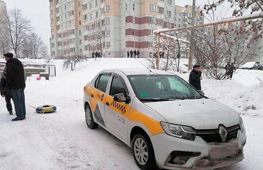 В Минске автомобиль такси сбил ребенка