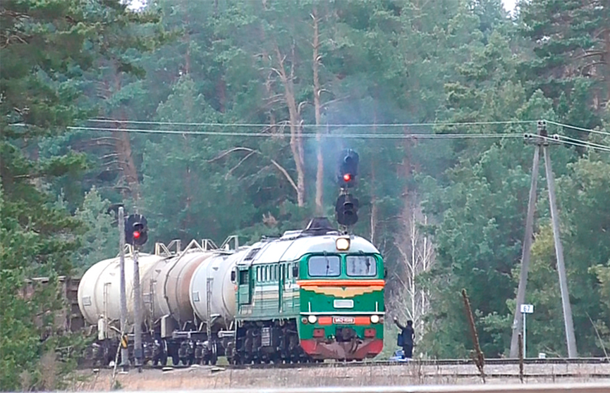 В Бобруйске работники локомотивного депо слили свыше 12 тонн дизтоплива
