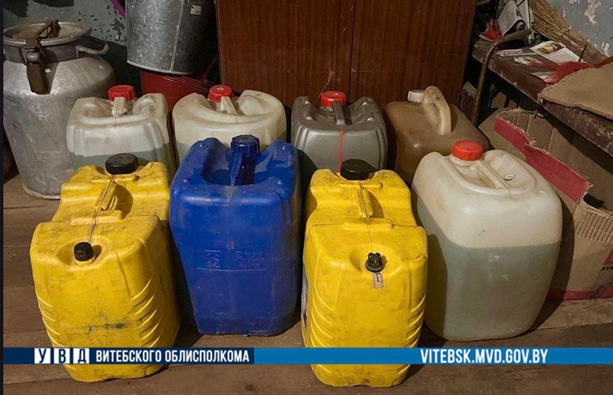 У пенсионерки из Витебского района нашли 160 литров окрашенного топлива
