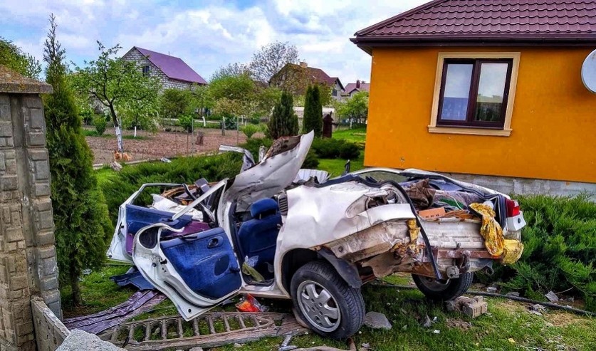 Страшная авария в Гродно: пьяный парень на скорости 150 км/ч врезался в бетонное ограждение