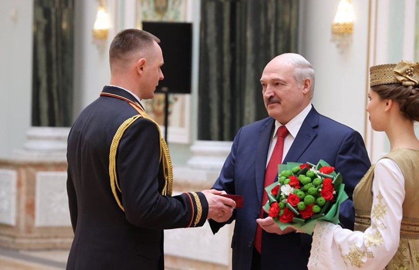 Лукашенко на вручении госнаград и генеральских погон: Вы – передовой отряд армии добра и созидания