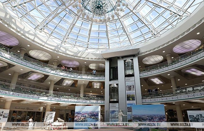 Лукашенко поставил задачу построить белорусский торговый центр на месте иранского долгостроя в Минске