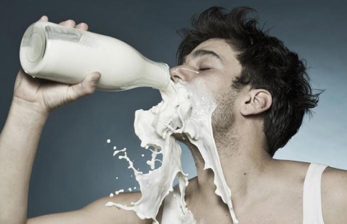 В США мужчина голышом пел на кухне и пил молоко в чужом доме