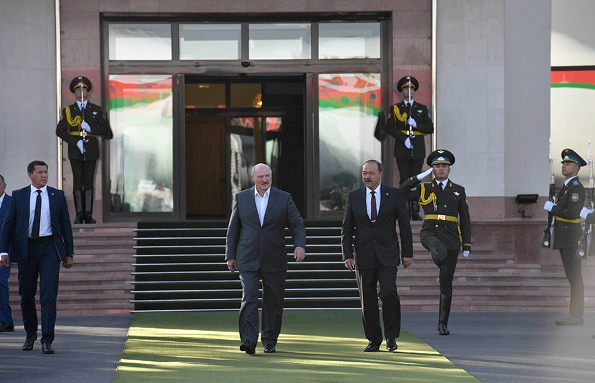 Официальный визит Президента Беларуси в Узбекистан завершился