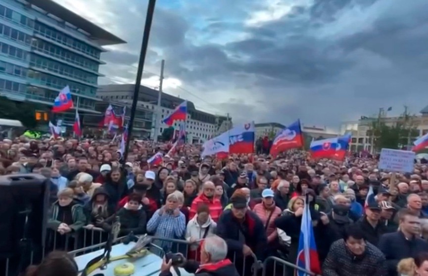 Тысячи жителей Словакии вышли на антиправительственный митинг