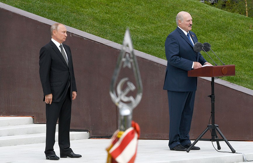«Незримая нить, которая соединяет сердца белорусов и россиян»: Лукашенко и Путин открыли мемориал Советскому солдату подо Ржевом