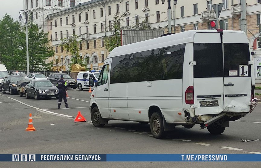 В Витебске маршрутка попала в ДТП: трое пострадавших доставлены в больницу
