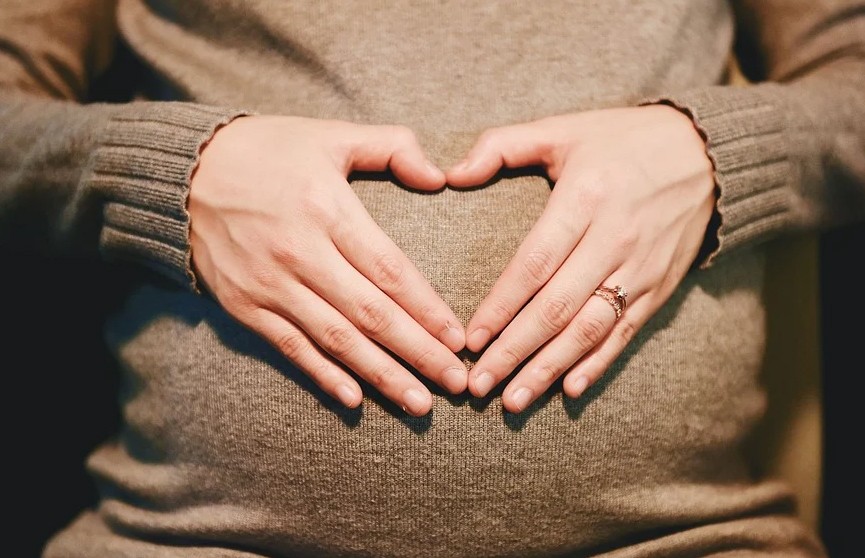 Не знавшая о беременности женщина вышла из душа и неожиданно родила сына