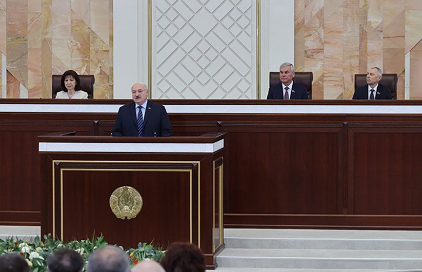 Александр Лукашенко провел встречу с парламентариями завершающего свою работу созыва Национального собрания