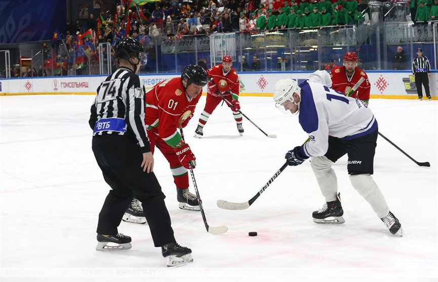 Команда Президента провела хоккейный матч против сборной Брестской области