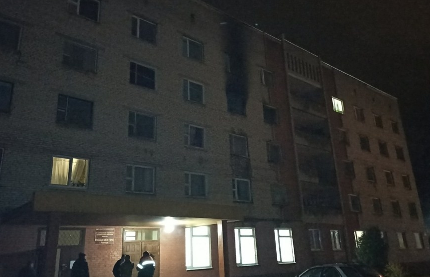 36 человек эвакуировали при пожаре в общежитии в Полоцке