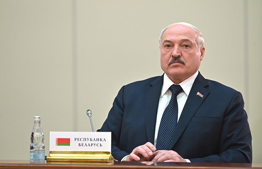 Александр Лукашенко принимает участие в неформальном саммите СНГ в Санкт-Петербурге