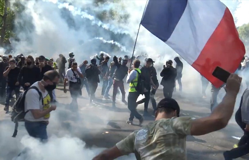 Чем недовольны протестующие во Франции? Репортаж с парижских улиц