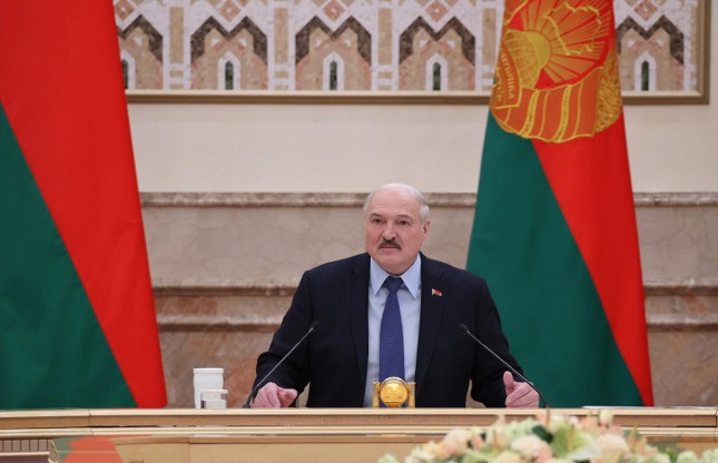 Лукашенко о звонке Зеленскому: Тяжелый был разговор. Он нас считал агрессором. Но мы договорились