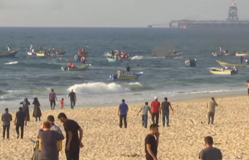 Жители сектора Газа провели акцию протеста в открытом море