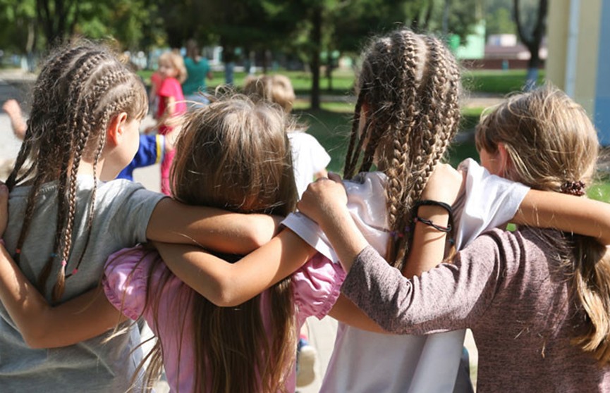 Для 80 детей из Сирии и 25 детей из Узбекистана Беларусь организует отдых в «Зубренке»