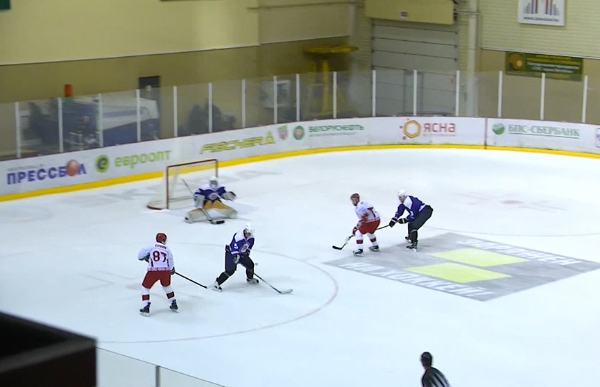 Хоккейная команда Президента Беларуси побеждает в Витебске