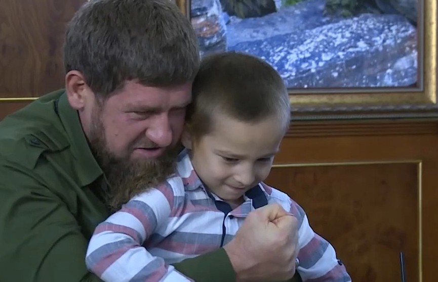 Шестилетний мальчик стал охранником Кадырова (ВИДЕО)
