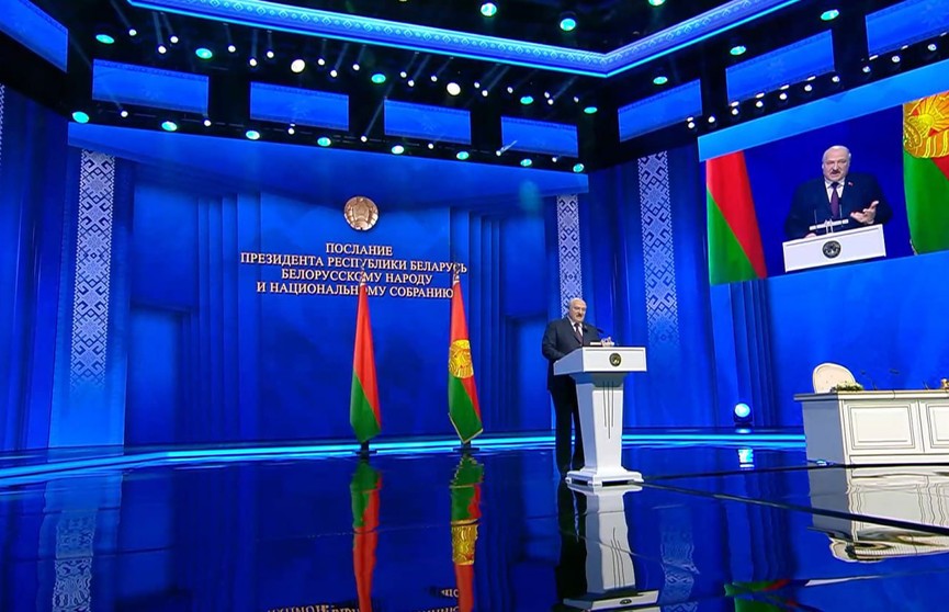 Лукашенко: служить нашей национальной идее мы все должны и словом, и делом