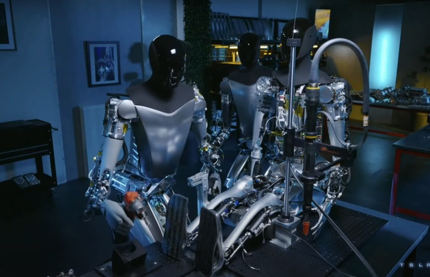 Илон Маск показал роботов, которые собирают друг друга
