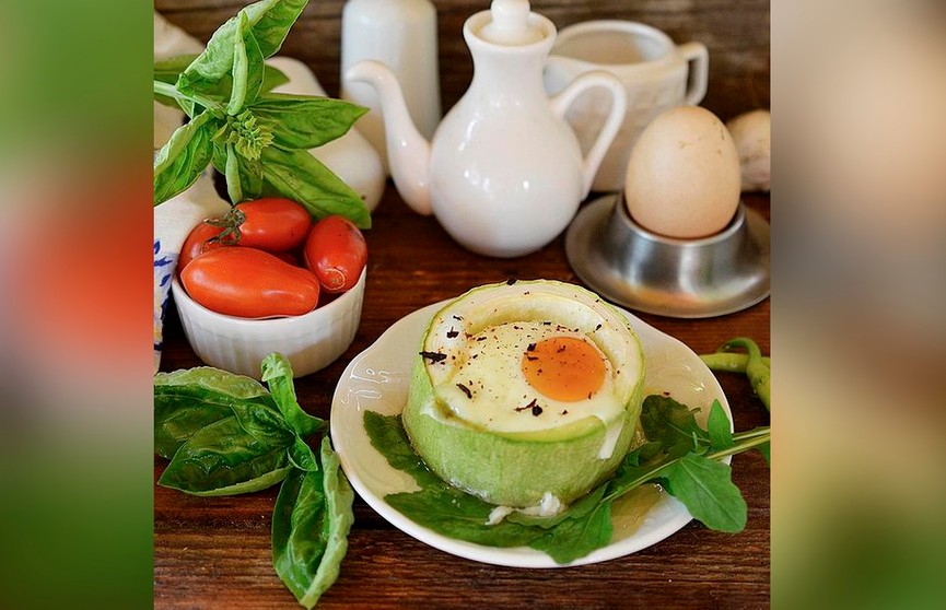 Кольца из кабачка с фаршем и яйцом – завтрак за полчаса! Посмотрите, как это аппетитно – хочется съесть все сразу!