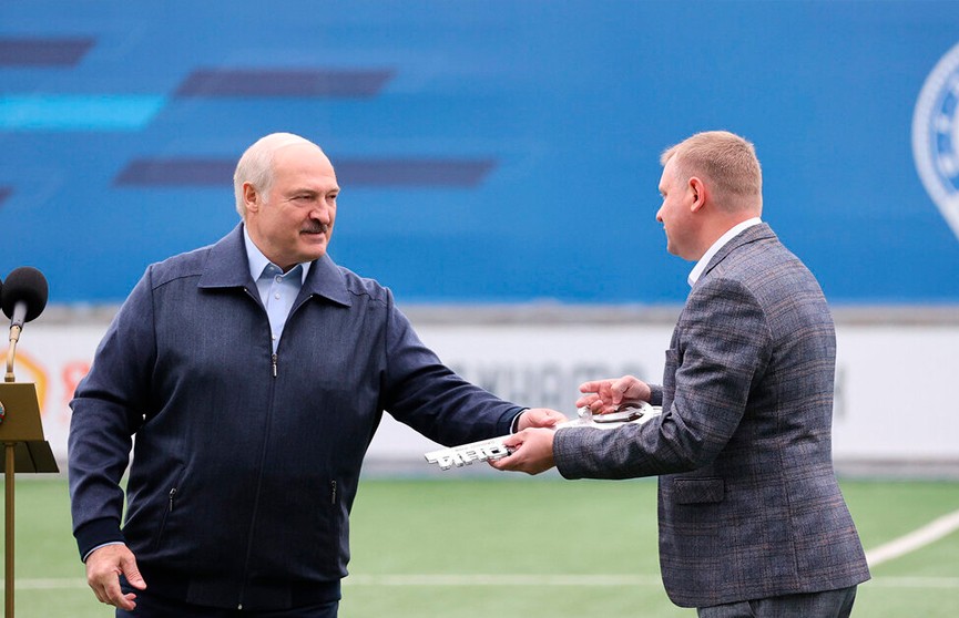 Лукашенко: Зачем футболистов выпустили вчера на поле? Мне стыдно было смотреть