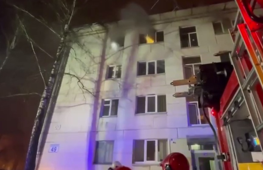 МЧС: 70 человек эвакуированы, 1 спасен при возгорании в общежитии в Минске