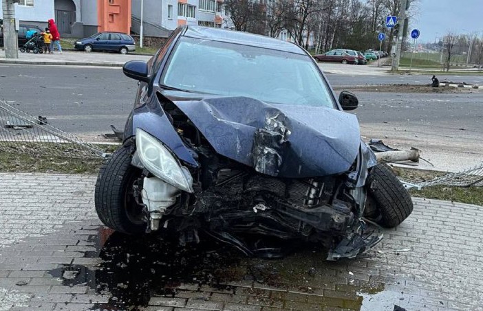 Нетрезвый водитель устроил ДТП на улице Асаналиева в Минске