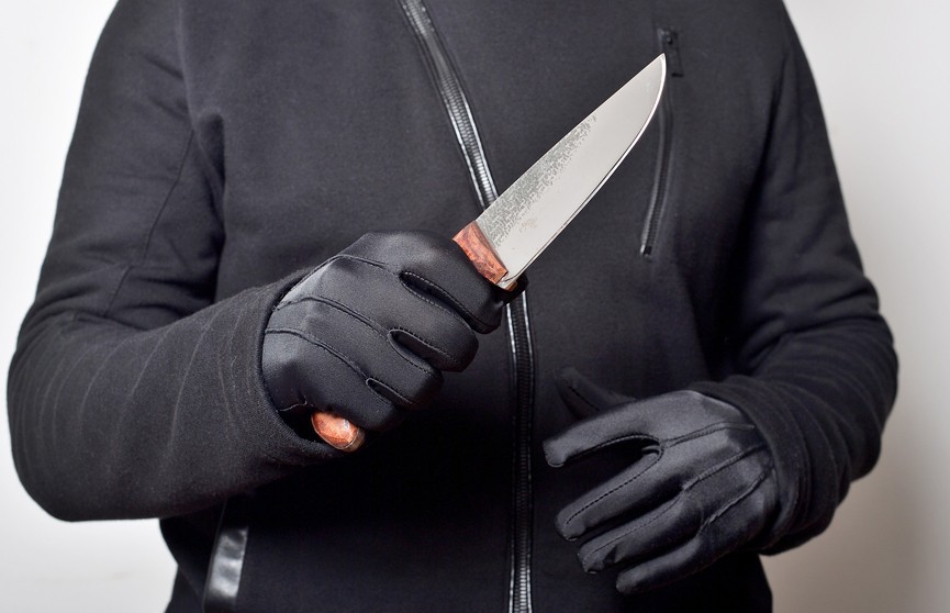 В Швейцарии мужчина с ножом напал на прохожих